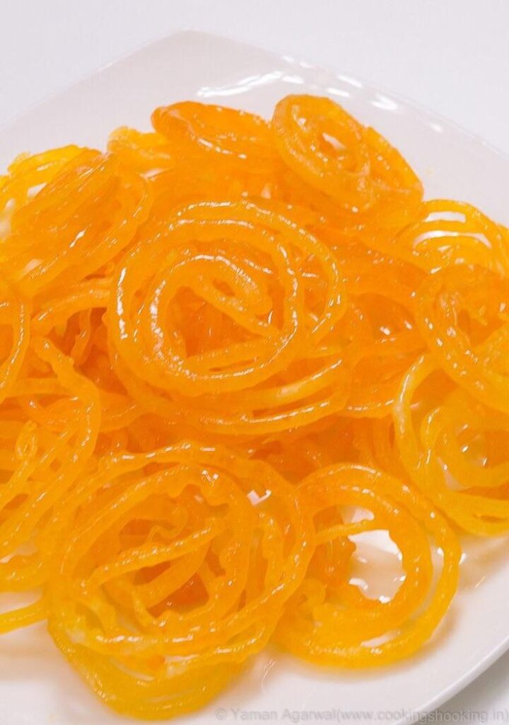 घर पर बनी कुरकुरी Jalebi की फोटो